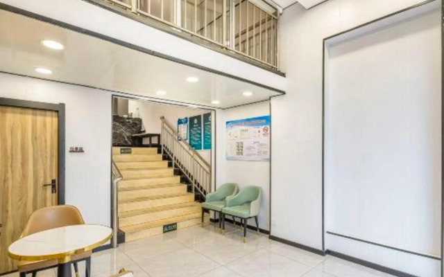 aimoHotel (Beijing Public Welfare Xiqiao Subway Station)