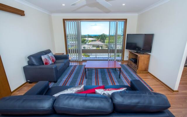 Pet Friendly Lentara St 8 - Fingal Bay