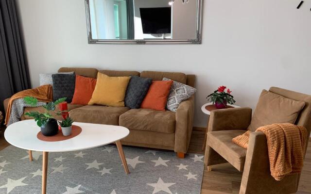 StarHomes Studio Lux 10