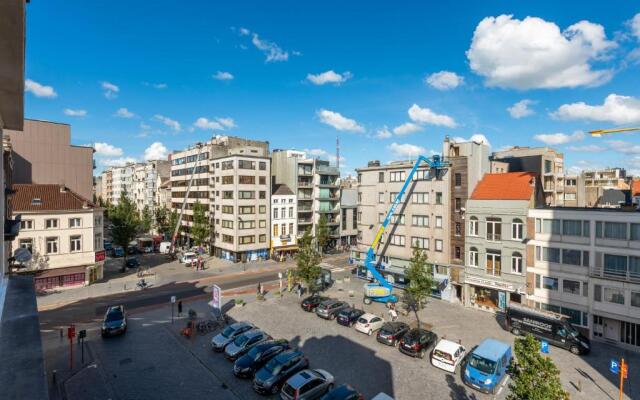 Modern Apartment with Free Parking