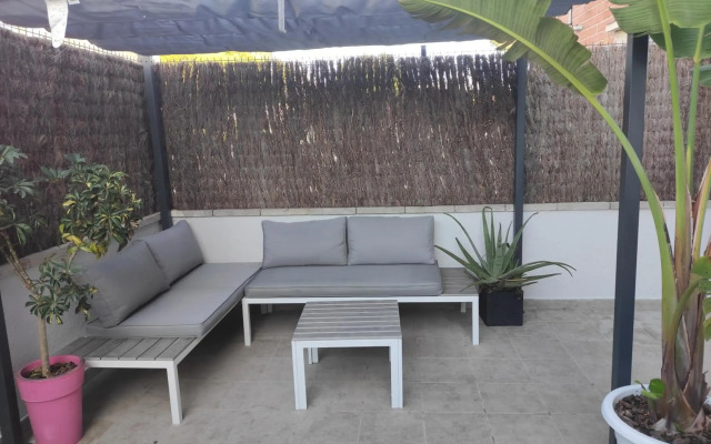 Near beaches renovated heated apartment with large patio