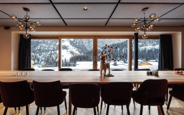 Burgi's - Adults only