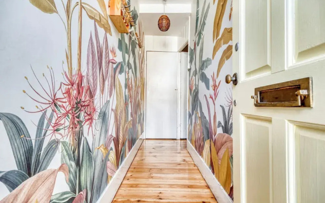 Stylish 2BD with Private Garden & Sauna