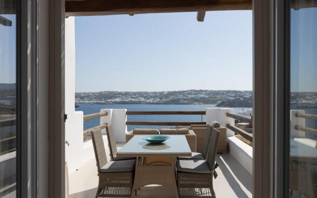 Luxury 1 Bedroom Apartment with Private Pool 4A
