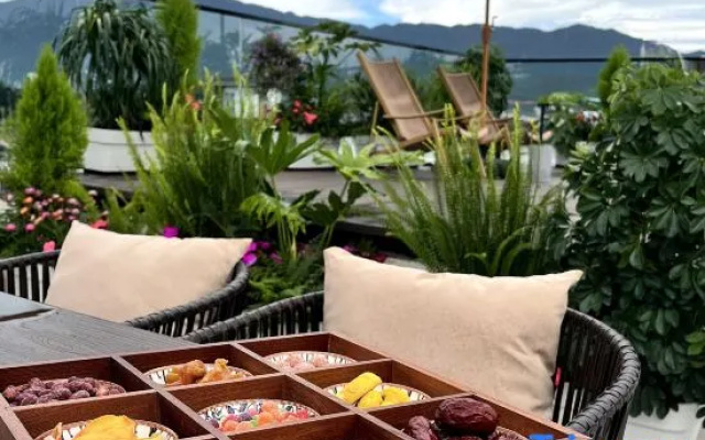 Yueshan Hillside Reverie | 270° Snow Mountain View | Smart Designer Vacation Apartment – Meal – Lijiang