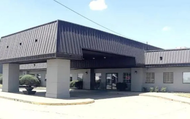 Super 8 by Wyndham Altus