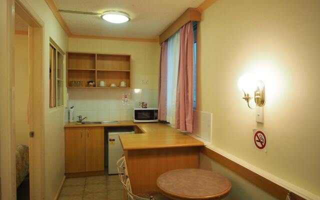Edgecliff Lodge Motel