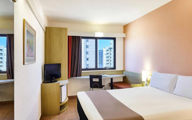 ibis Taubate