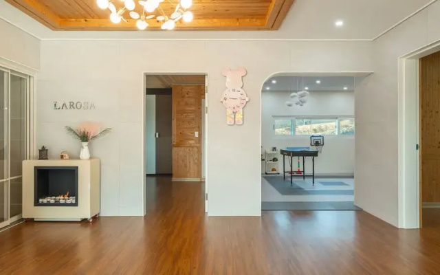 Yeosu La Rosa Private Pool Villa Pension