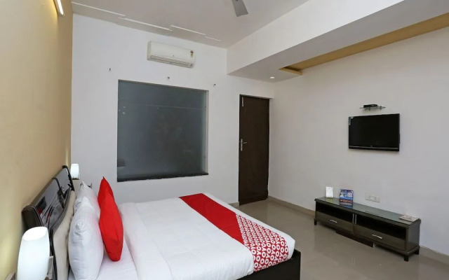 OYO 13564 Near Prem Mandir