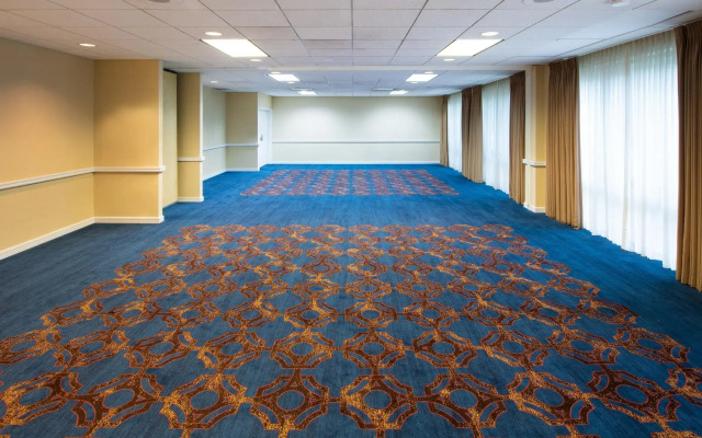 Sheraton Milwaukee Brookfield Hotel