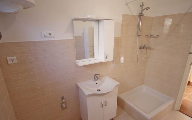 Comfortable Apartment, Zadar Borik, up To 5 Persons