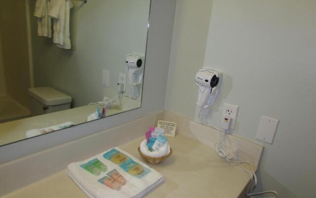 FairBridge Inn & Suites Dupont