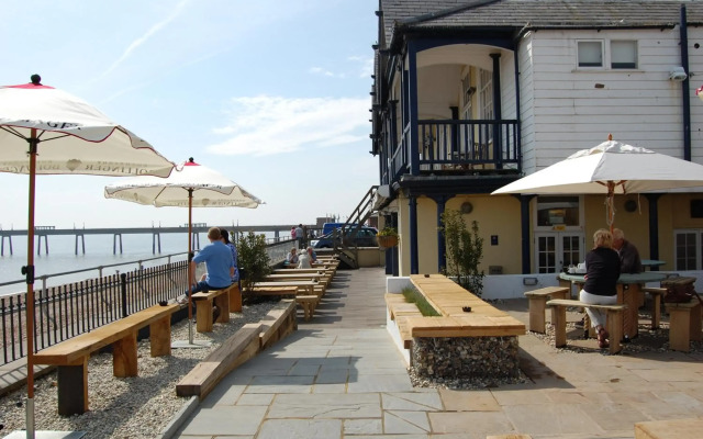 Royal Hotel
