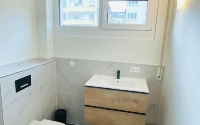3 bedrooms in Center Terrace & Parking