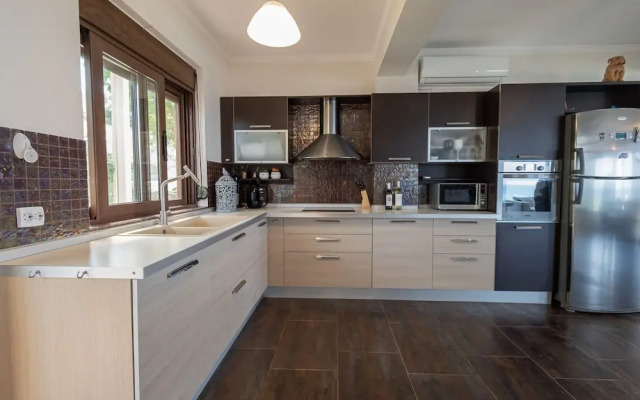 Penny Toroneus Edge by Rentalspro - Anioti