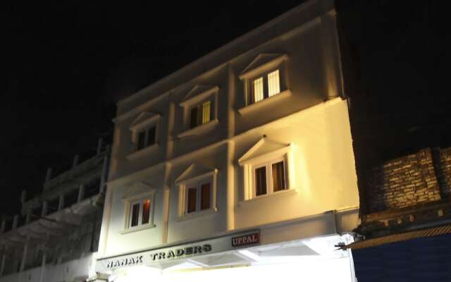 Itsy Hotels Royal Monarch