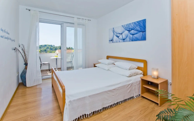 Apartments Nina Hvar town