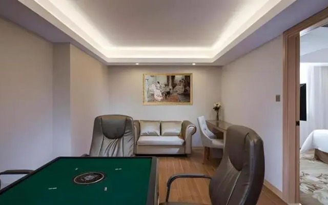 Vienna Hotel ( Guanlanhu station Shanshui Tianyuan)