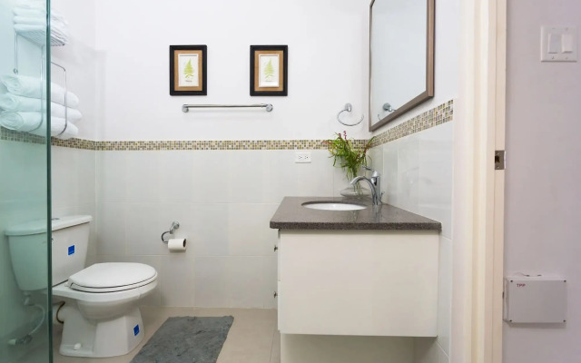 Kingston Luxury Guest Apt at Sullivan