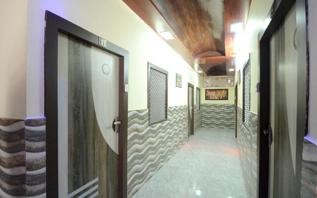 OYO 18506 Regal Golden Palace