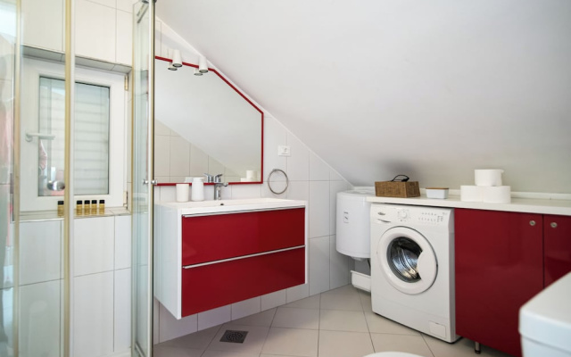 Adriatic Gallery Apartment by DuHomes