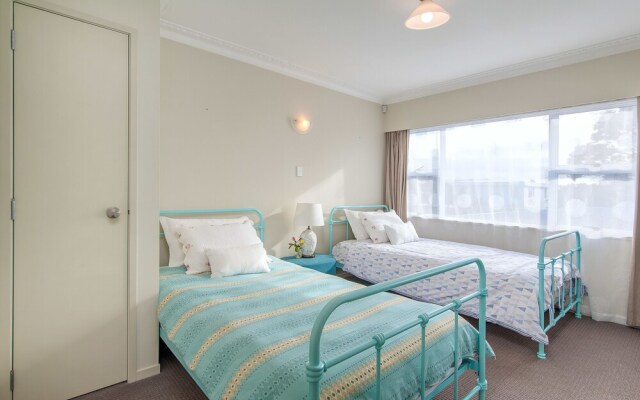 Auckland Campbell’s Bay Seaside Retreat