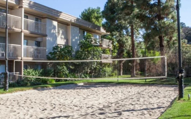 Oakwood at Toluca Hills Apartments by Avalon