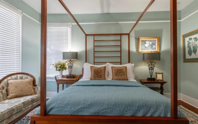Victorian House Bed & Breakfast