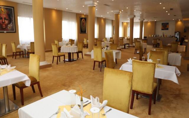 Kenenisa.. Oasis International Hotel