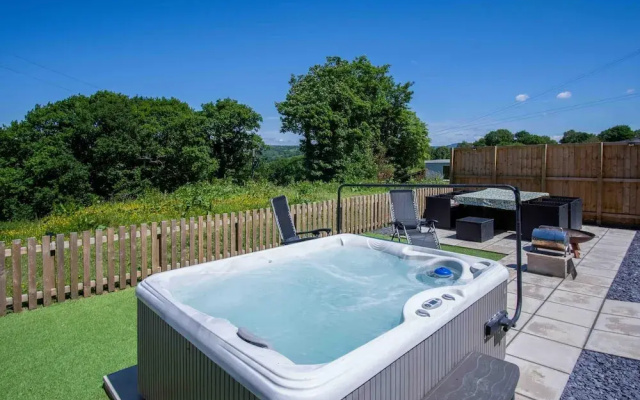 Hopkins Retreat - 3 Bedroom Caravan - Hot Tub