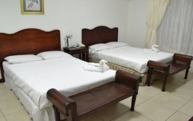 Hotel Maracas Inn