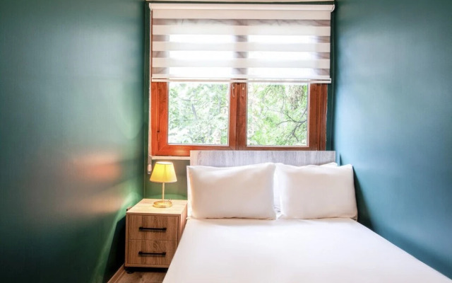 Fabulolus Flat Near Kennedy Avenue in Fatih