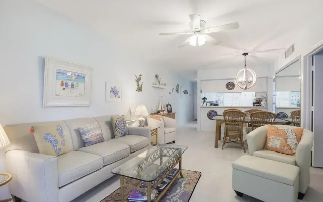 Relaxing Condo With two Pools and Steps to Beach