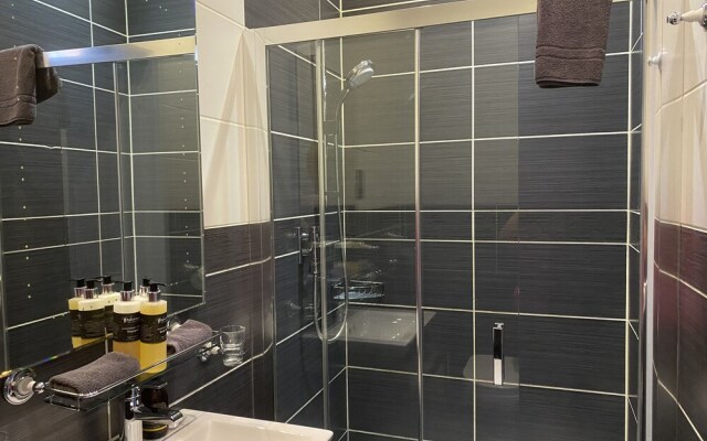 Ashburn House De Luxe B&B