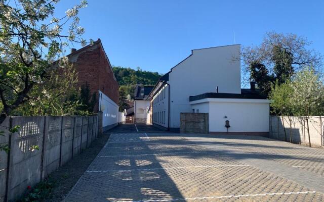 M70 Apartmanház