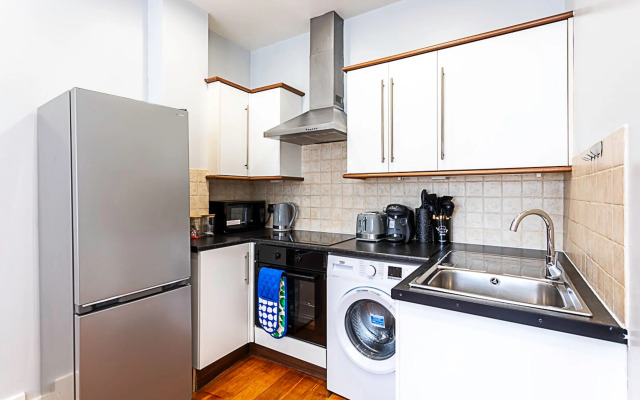 Refurbished St.johns Hill Apartment