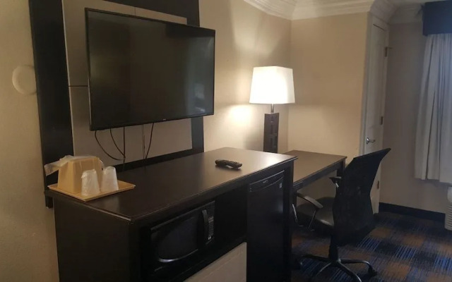 Regency Inn & Suites