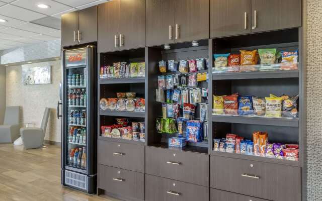 Comfort Inn & Suites Pacific - Auburn