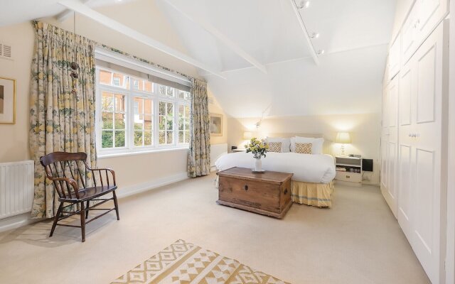 Hampstead Courtyard Escape