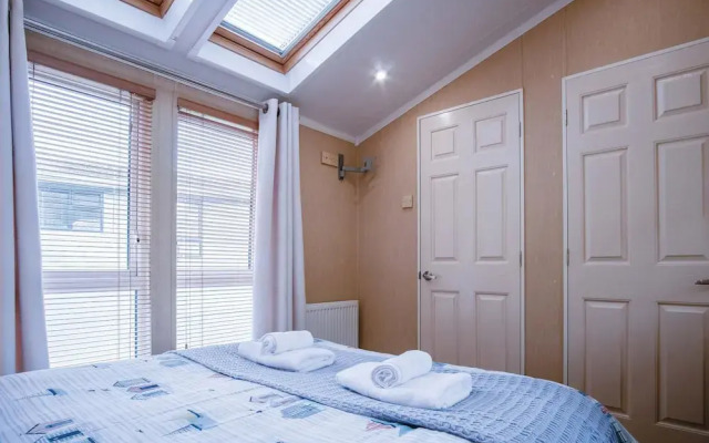 3 Manor Lodge - 2 Bedroom Lodge - Pendine