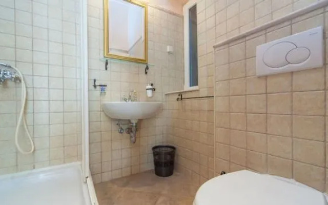 Amoret Apartments