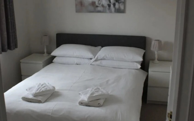 Dog Friendly - 4 Bed House - Sleeps 10 - Pool Table