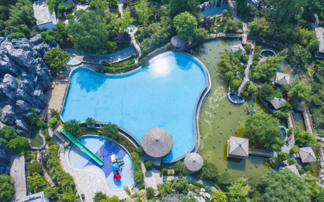 Lancui Lake Tian Mu Hot Spring Resort