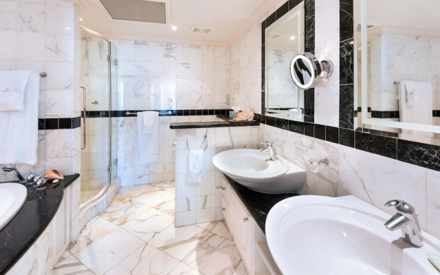 Schooner Bay 206 - The Palms