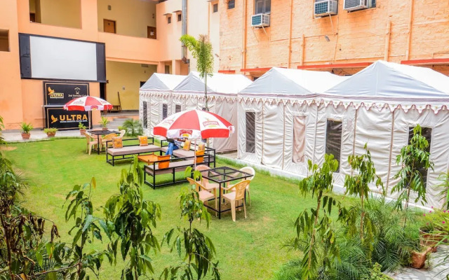 OYO 18825 Hotel Akshey