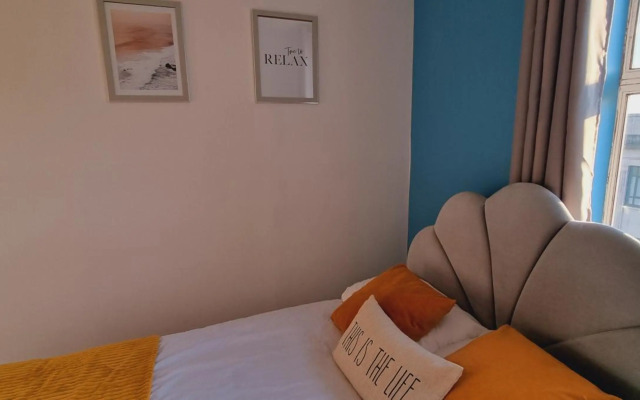 Modern and spacious Swansea centre apartment