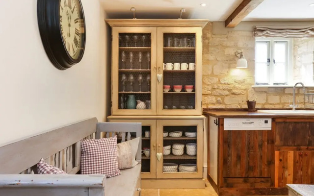 Classic Family Barn Conversion in Radcot