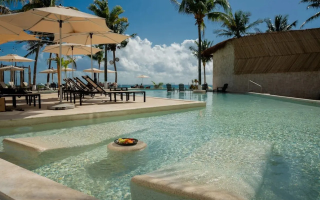 Le Reve by MIJ - Beachfront Hotel