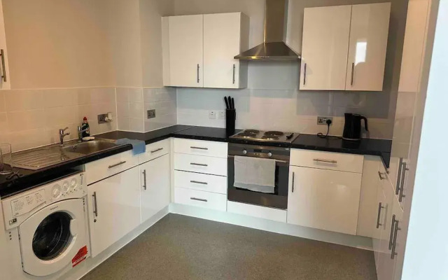 2 Bed Flat - Sleeps 4 - Balcony - Smoking